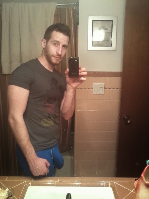 nakedpicturesofyourdad:  nakedpicturesofyourdad:  via Jack Off Material  Biggest Posts of the Year #1: this guy [originally posted 10/27/13, 2808 notes] Anybody know his story?