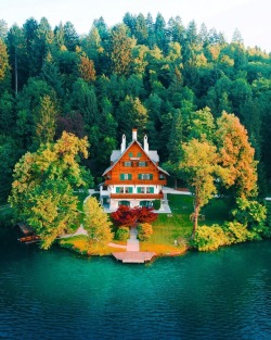 earthlygallery:  Lakeside dream house in Slovenia by Michael