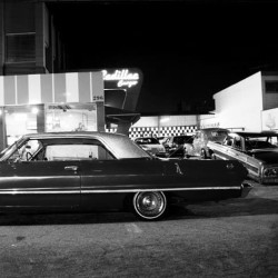 adalbertorossette:  Impala estacionado na frente do Cadillac