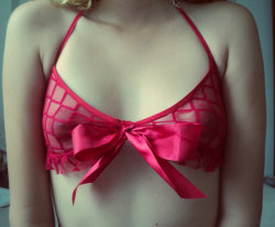 gypsystripper:  My new lace bra ♥     Love your beautiful