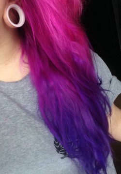 walkthelonelyroad:  my hair looks rad