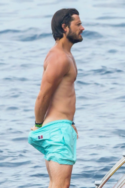 shirtlessmalecelebs:  Prince Carl Philip