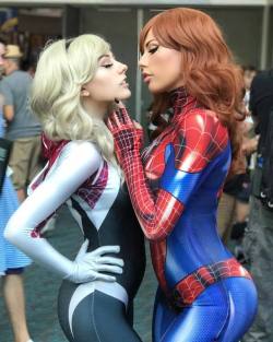 steam-and-pleasure:  Spider-Gwen and Spider MJ (Rolyat and Vera