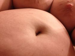 Big nipples, big tits, big belly, and a little hair, too. Yummm.