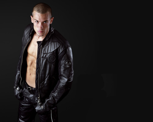 Hot looking leather stud! WOOFMy recon account http://recon.com/gr8bndgyvr