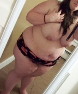 bbwbellies:  bbwsarebeautifull:  More hot live girls: http://bit.ly/1gjef7y