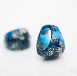 culturenlifestyle:  Elegant Resin Rings with Gold & Silver