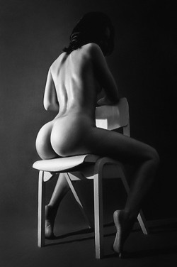 underview:  underview:    500px / On chair by Sara Pavic en We