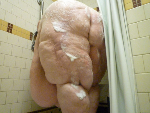 moreandmoretolove:  The amazing incredible Jiggly.  Wow. Would love to help her get clean.