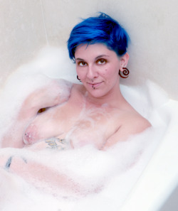 piercednipples:  missmetalyssa submitted:  Had a bubble bath