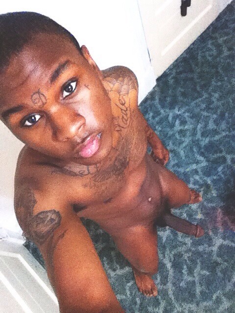 dachocolatefactory:  imchillnjustchilln:  Good afternoon ðŸ˜ðŸ™Œ Ig: lil_dayydayy Twitter @dayday_bigghead Vine: DeBrooks      (via TumbleOn)