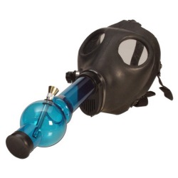 pipasparafumar:  Masca de gas :      27.25 euros   5.25 envio internacionalhttp://www.pipasparafumar.com/pipas/product/107-mascara-gas-pipa-agua-fumar-bong.htmlGas Mask:     27.25 euros   5.25 international shipping