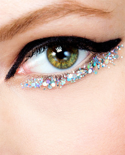 youthly:   abigaildonaldson:  Makeup at Chanel Haute Couture