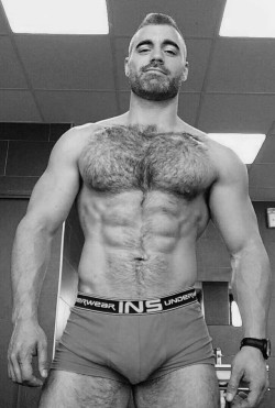 hairymacho:  http://hairymacho.tumblr.com/