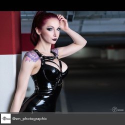 susanwayland:  I’m so in 💗 with this fantastic latex dress