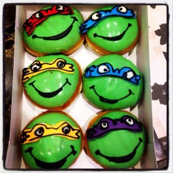 jmalbano10:  Teenage Mutant Ninja Turtles Doughnuts @ Krispy