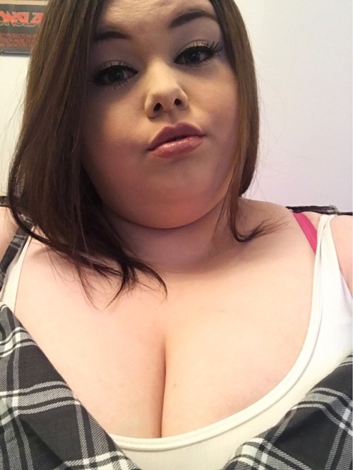porcelainbbw:So fat and squishy! 