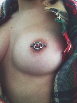 suckmyfuckingcunt:  new nipple ring 🔪🔪