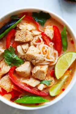 foodffs:  THAI CHICKEN NOODLE SOUPFollow for recipesIs this how