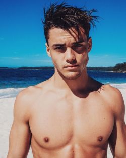 hotcelebs2000:  GRAYSON DOLAN