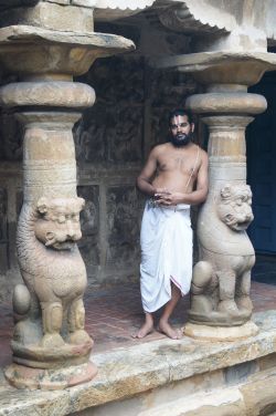 arjuna-vallabha:  Brahmana priest at Vaikhuntanath temple , Kanchipuram,