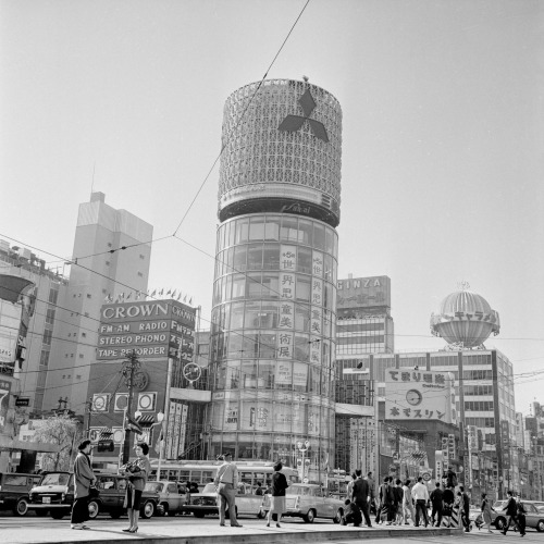 s-h-o-w-a:General view of Ginza District on December 17, 1964