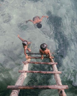 polychelles:Bajau boys of Indonesia, photographed by Jonathon