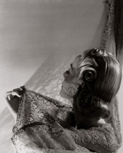 vampdreaminginhollywood:  Horst P Horst ‘Shadows, Helen Bennett’