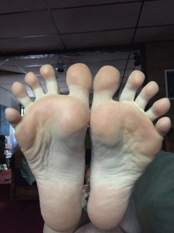elliegurly:  mymilffeet:  Jane spreading her cute little toes