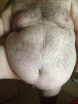 hirsutehypersex:  Lucky enough to play with this huge superchub