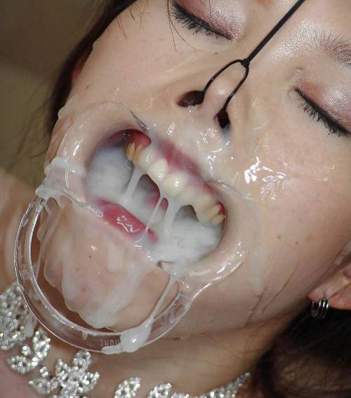 creamglaze:  massive amount of extreme Japanese #Bukkake Cum - want to kiss and stick my dick in there!