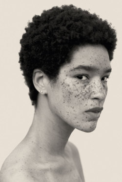 s0mmerspr0ssen:   For his recently published picture book Freckles