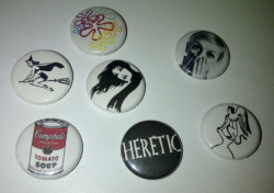 Woo-hoo! Look at all the pretty buttons I got from YoungSoulRebel!