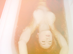 katarinamariemodelphotography:  #bath #bathset #emotive #nude