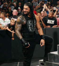 fishbulbsuplex:  Roman Reigns