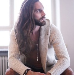 longhairfordays:  Carlos