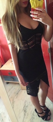 lauramaglione:  black dress  the site where you can find it