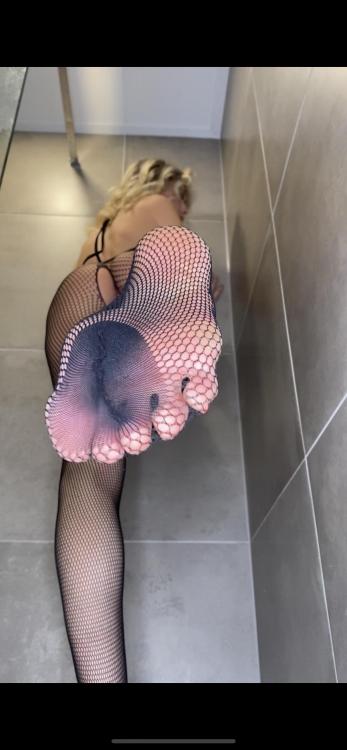 nylon-soles:  Do you like fishnets? 🥺❤️