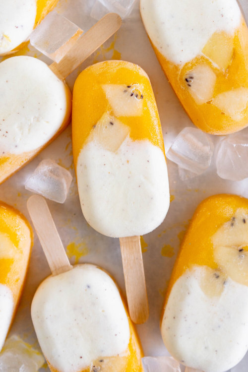 sweetoothgirl:    kiwifruit and mango popsicles