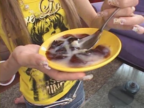 the-art-of-cum-on-food:  â€¦and she eats it all up!