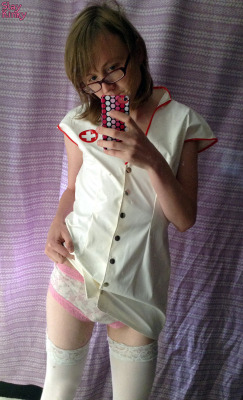 staykinky:  more pink panties and nurse outfit <3