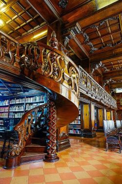 dolce-vita-lifestyle:  Spiral Staircase, Public Library, Lima,