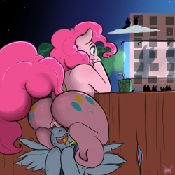 geeflakesden:  Pinkie found the best seat around for this movie