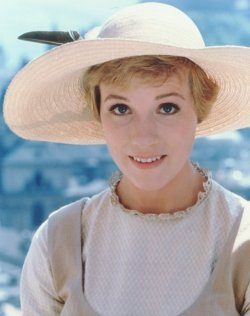 ifonlylifewaslikethemovies:  avintagegirlatheart:  Julie Andrews