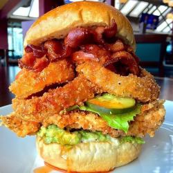 yummyfoooooood:  Fried Chicken Burger with Onion Rings &