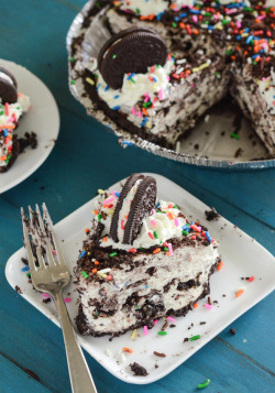 delicious-food-porn:  Birthday Cake Oreo No-Bake Cheesecake