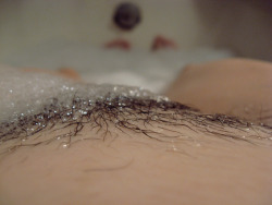 baretobush:  Day 21. I decided to take a bubble bath this morning