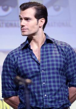 daydreamingwintertrees:  Henry Cavill at Comic Con 2016 