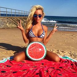 plastincandsiliconeperfection:  Abby Dowse
