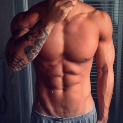 wanna lick that body !!!